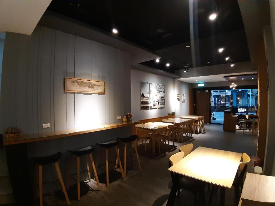 藏青民宿the Wind Guesthouse-Youth Inn Tainan Exteriör bild