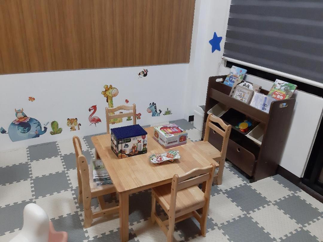 藏青民宿the Wind Guesthouse-Youth Inn Tainan Exteriör bild