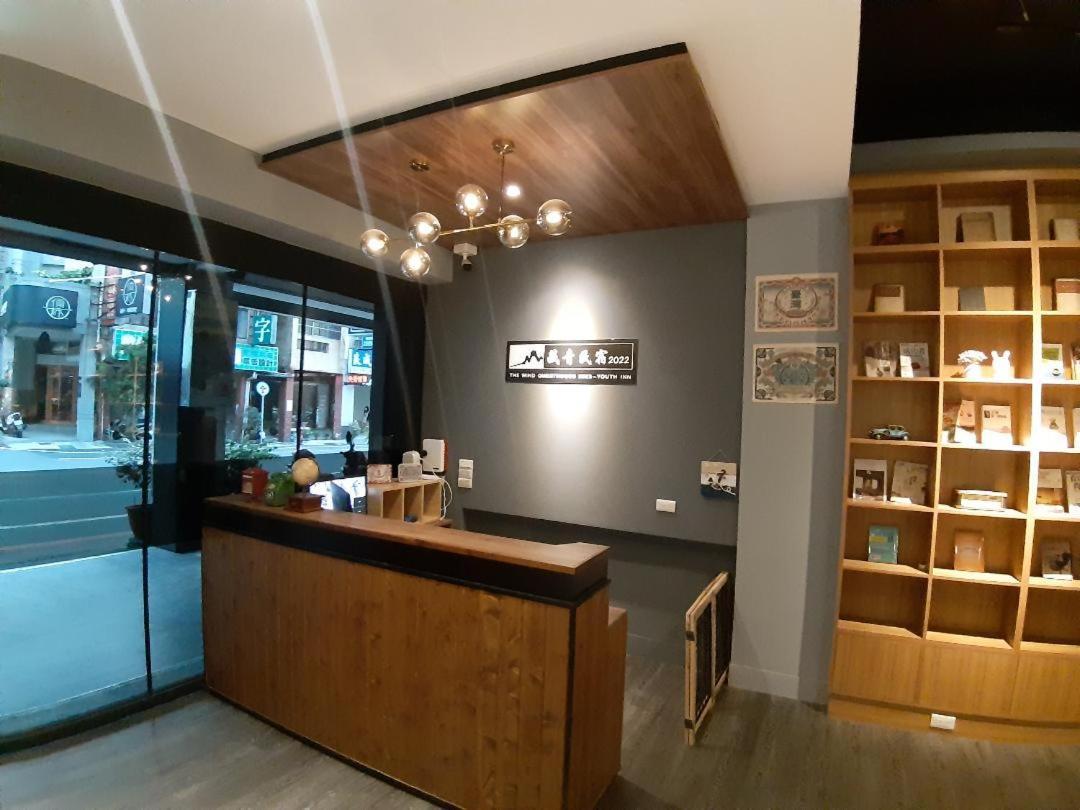 藏青民宿the Wind Guesthouse-Youth Inn Tainan Exteriör bild