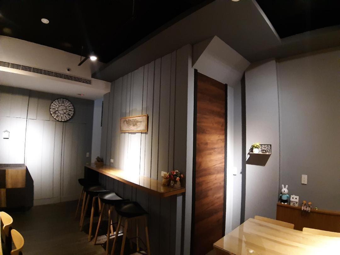藏青民宿the Wind Guesthouse-Youth Inn Tainan Exteriör bild