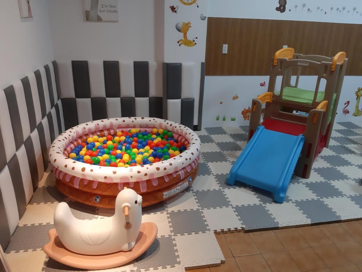 藏青民宿the Wind Guesthouse-Youth Inn Tainan Exteriör bild