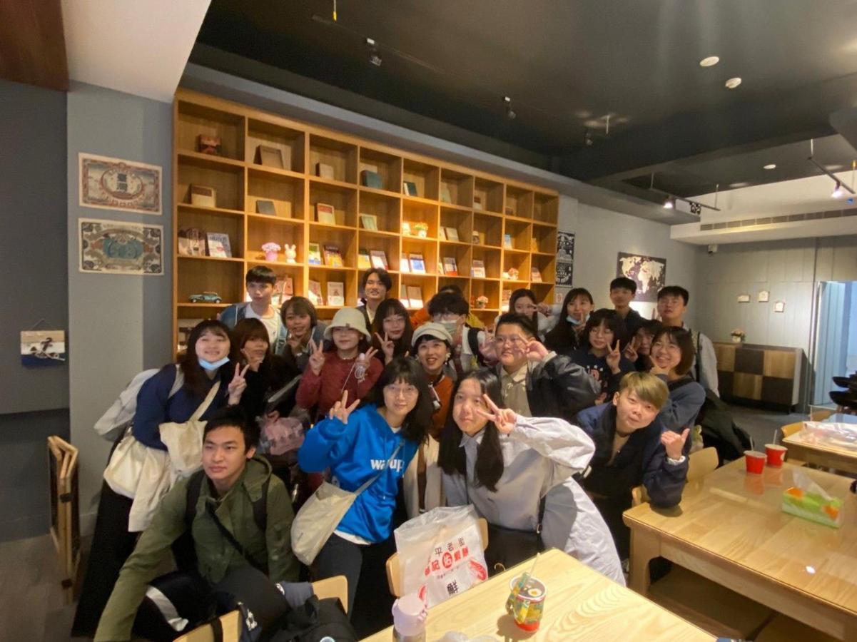 藏青民宿the Wind Guesthouse-Youth Inn Tainan Exteriör bild