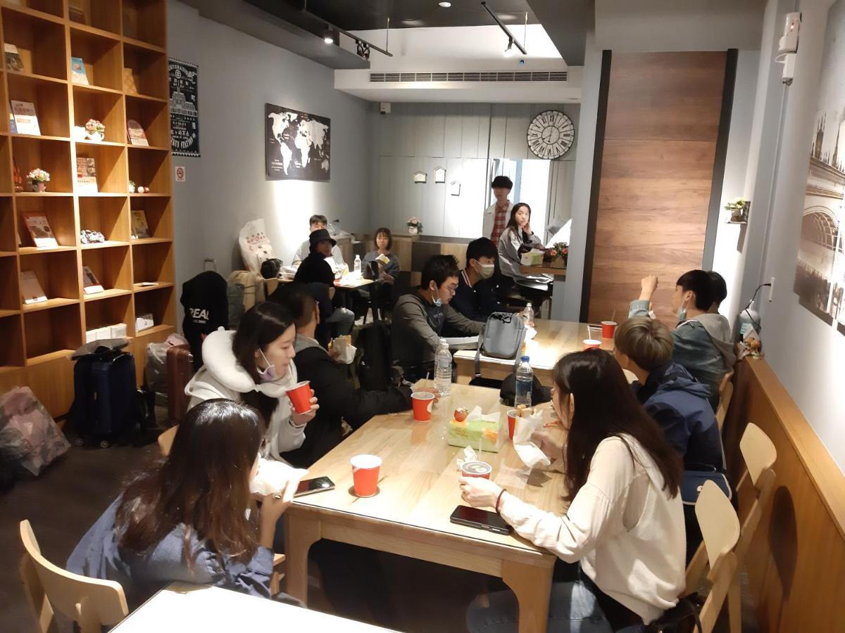 藏青民宿the Wind Guesthouse-Youth Inn Tainan Exteriör bild