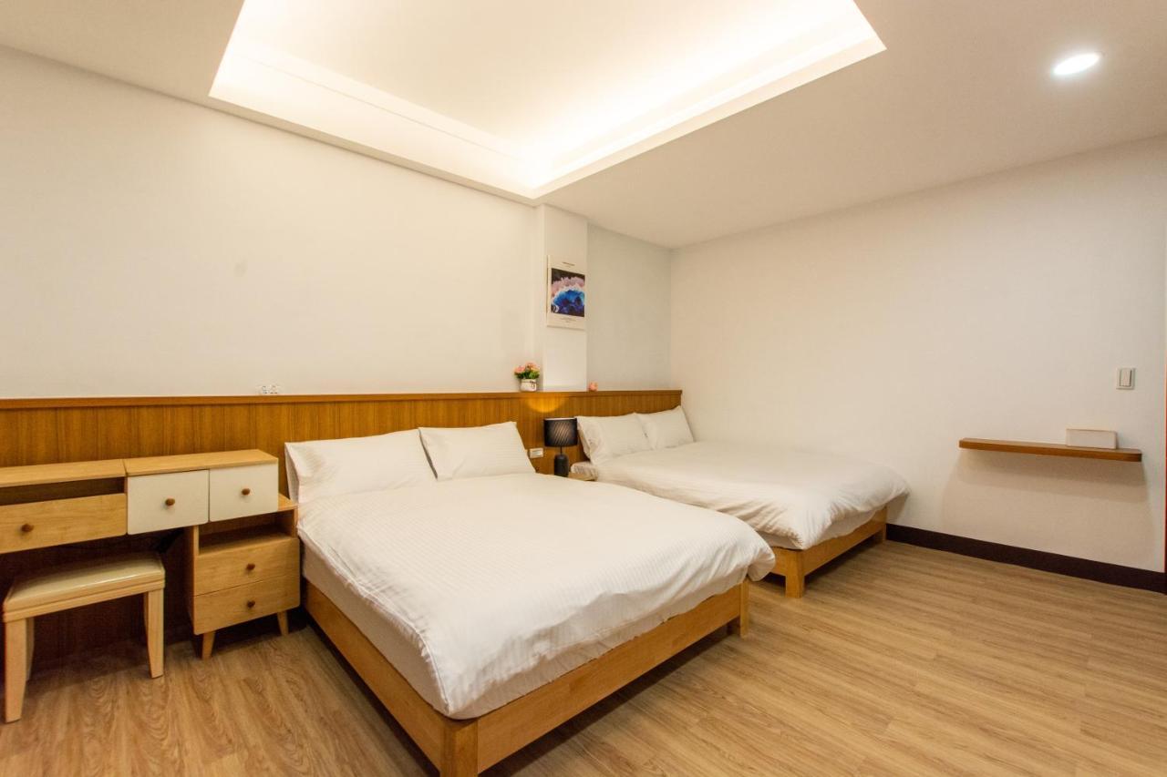 藏青民宿the Wind Guesthouse-Youth Inn Tainan Exteriör bild