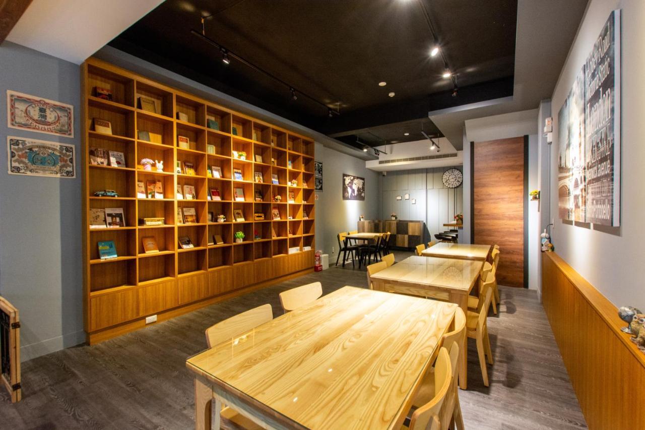藏青民宿the Wind Guesthouse-Youth Inn Tainan Exteriör bild