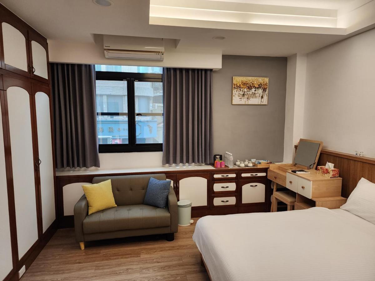 藏青民宿the Wind Guesthouse-Youth Inn Tainan Exteriör bild